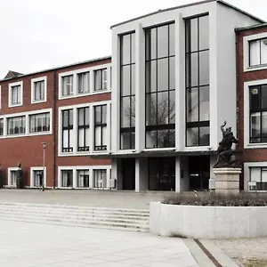  Hostel Roberta's Society